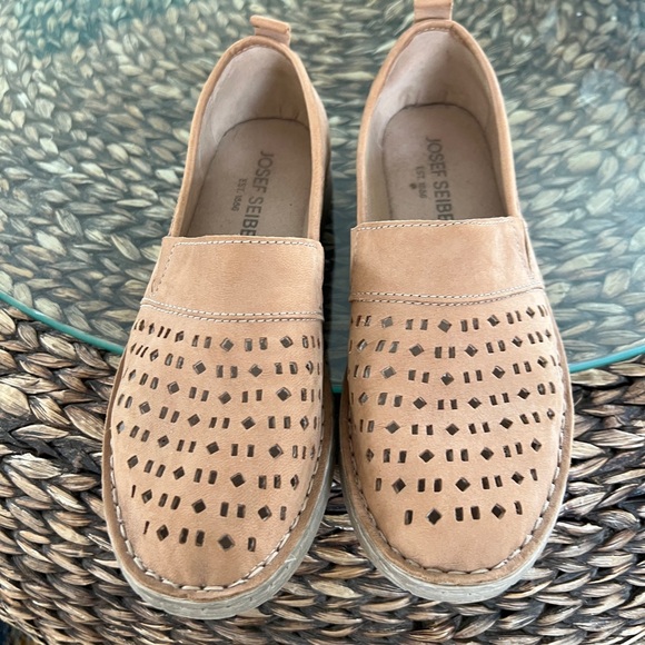 Josef Seibel Tan Perforated Slip-On Loafers size 37 (6.5 to 7 us) - Picture 3 of 10